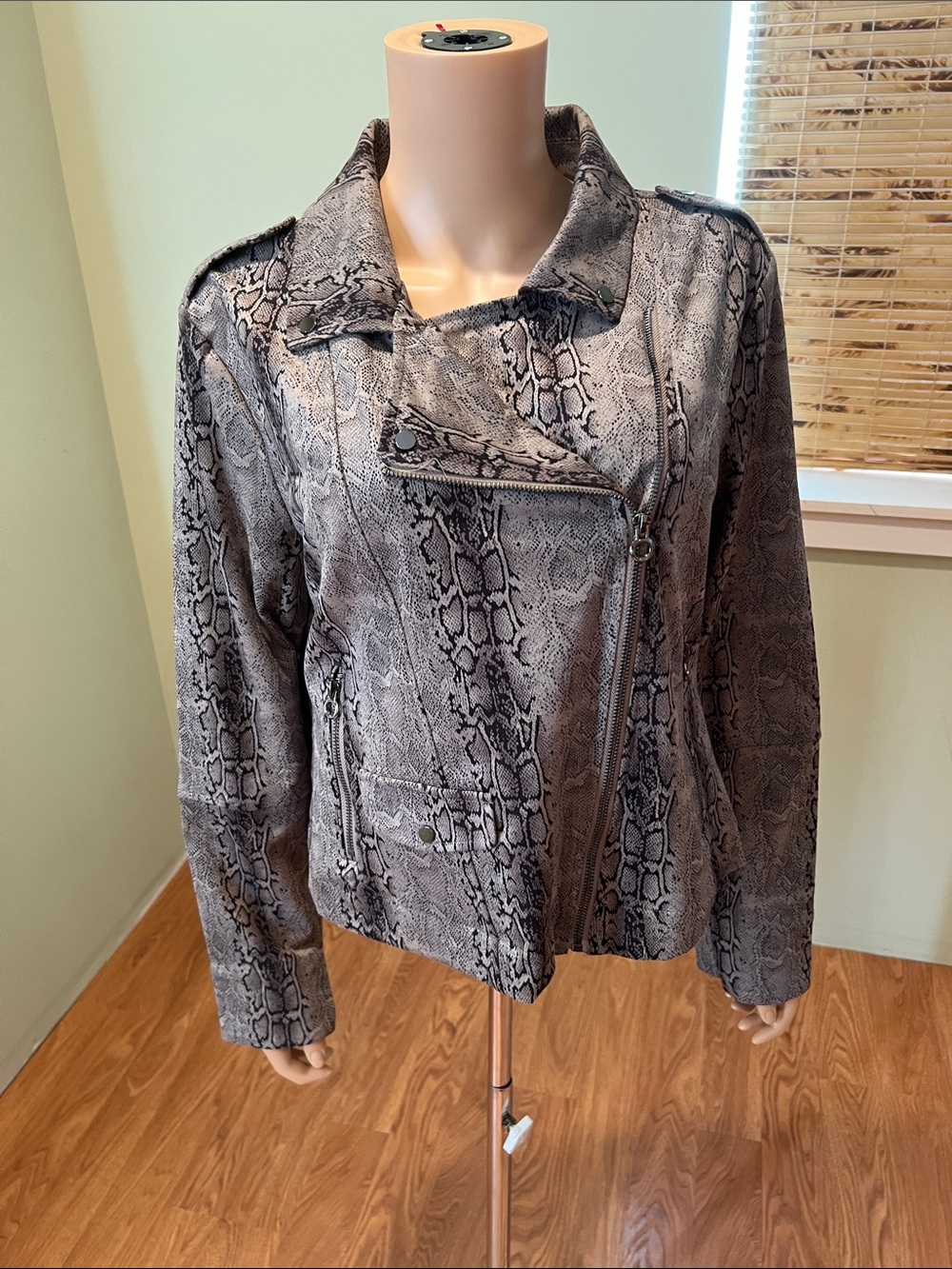Moto Jacket in Gray and Black Snake print Size XL